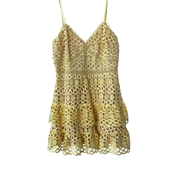 NWT Lulu’s Crochet Tiered Butter Yellow Garden Fairy Mini Dress size Large - Picture 6 of 16